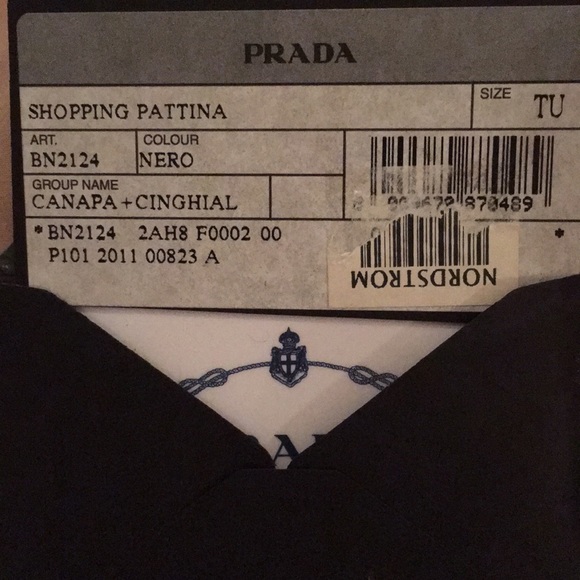 Black Prada tote - Picture 3 of 3